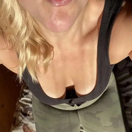 titteundpoxxx image 1